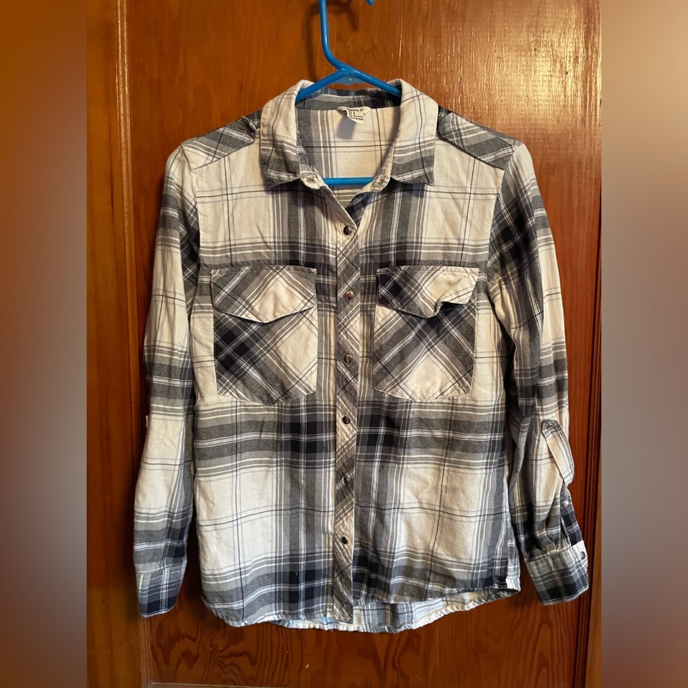 Forever 21 flannel button up shirt. Size Small